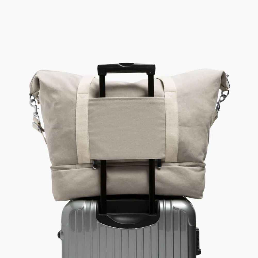 Lo & Sons Cataline Deluxe Small Weekender Bag / Duffel  in Dove Grey - Picture 3 of 15